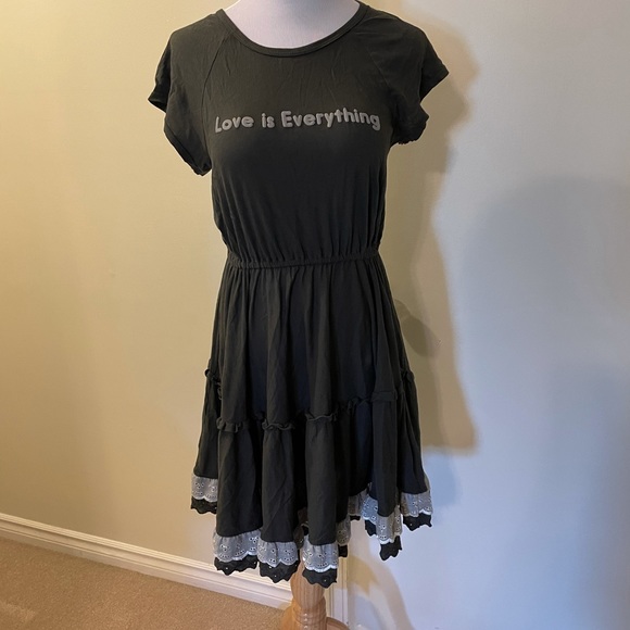 Very cute Wildfox ‘love is everything’ dress - Picture 2 of 9